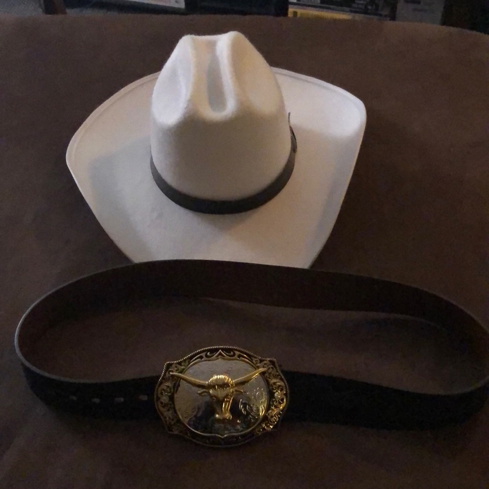 Fake Cowboy Hat ans belt buckle